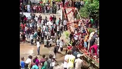 J&K | जम्मू- काश्मीरच्या उधमपूरमध्ये फूटब्रीज कोसळला, ६ जखमी, बचावकार्य सुरू