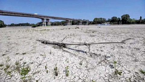 Global warming : ग्लोबल वॉर्मिंगमुळे इटलीत पाण्याचा ठणठणाट!