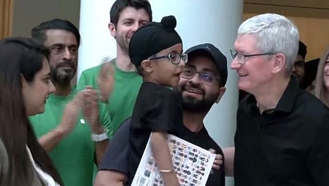 देशातील दुसरे Apple चे रिटेल स्टोअर दिल्लीत सुरू; सीईओ टीम कुक यांनी केले ग्राहकांचे स्वागत