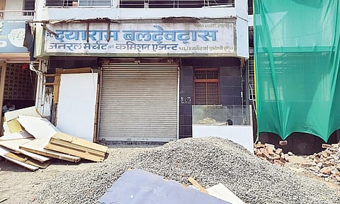 पुणे : निवडणुकीपूर्वी गूळ-भुसार बाजारात; अवैध बांधकामांचा सुळसुळाट!