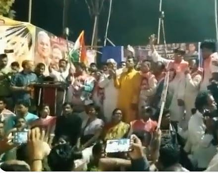 छत्तीसगड : बिलासपूर येथे काँग्रेसच्या टॉर्च रॅलीवेळी स्टेज कोसळलं अन् उडाला हाहाकार (Video)
