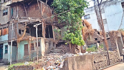 नाशिकमधील धोकादायक वाड्यांबाबत नोटिसांचा सोपस्कार, कारवाईची बोंब