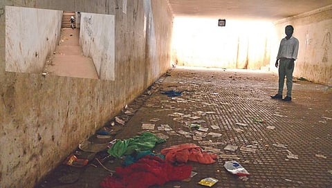 नाशिक : भुयारी मार्ग बनलाय गर्दुल्ल्यांचा अड्डा, दुर्गंधी अन् कचऱ्याचे साम्राज्य