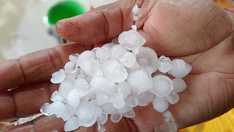 Jalgaon : जामनेर तालुक्यात गारांचा पाऊस, शेतकऱ्यांची उडाली धांदल