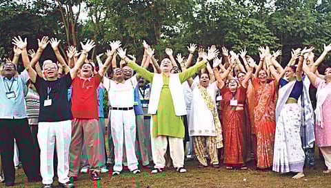 नाशिक : दिवसाची सुरुवात करा सुंदर हास्याने…! शहरातील ११५ हास्यक्लबमध्ये २ हजारांपेक्षा जास्त सदस्य