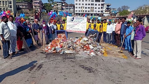 नाशिक : रथोत्सव मिरवणुकीनंतर मनपाकडून रथ मार्गावर विशेष स्वच्छता मोहीम