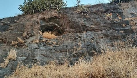 नाशिकच्या रामशेज किल्ल्यावर सापडल्या अकरा गुहा