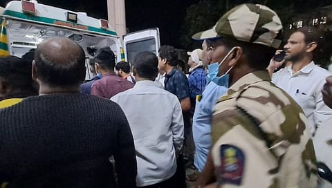 अकोला : आरती दरम्यान कोसळले झाड; सात जणांचा मृत्यू