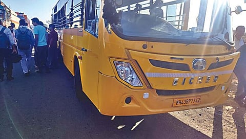 नाशिक : तीन वाहनांच्या अपघातात बारा कामगार जखमी