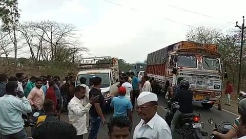Nashik : वणीनजीक टेम्पो उलटून 16 जखमी