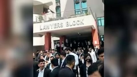 Saket Court Firing: दिल्लीतील साकेत कोर्टात गोळीबार; महिला जखमी