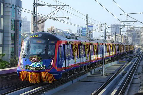 Metro Travel : महाराष्ट्र दिनापासून ज्येष्ठ नागरिक, दिव्यांग, विद्यार्थ्यांना मेट्रो प्रवासात २५ टक्के सवलत : मुख्यमंत्री एकनाथ शिंदे