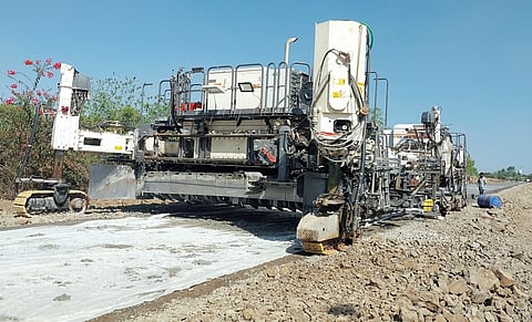 इंदापूर तालुक्यात जर्मन टेक्नॉलॉजीचा वापर करून रस्ता