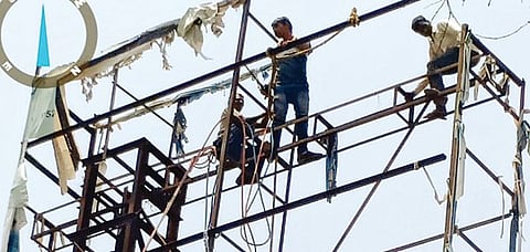 अनधिकृत होर्डिंगच्या बचावासाठी कोर्टाची मात्रा !