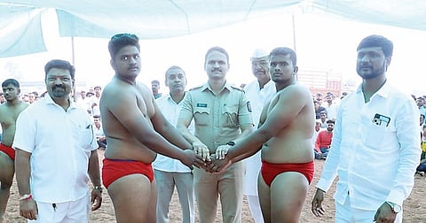 निघोज : पैलवानांवर साडेचार लाखांची खैरात