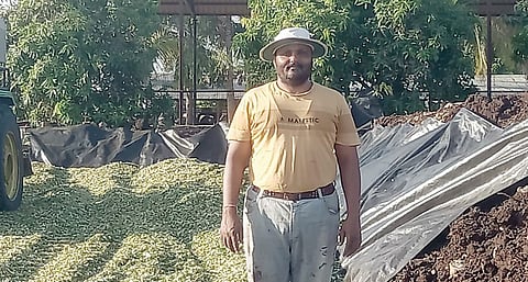 बावडा : टणूत एकर मकवानाचा खड्डा पद्धतीने मुरघास