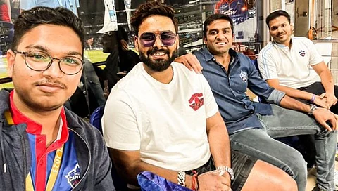 Rishabh Pant In IPL : दिल्ली कॅपिटल्सला सपोर्ट करण्यासाठी ऋषभ पंत पोहचला मैदानात