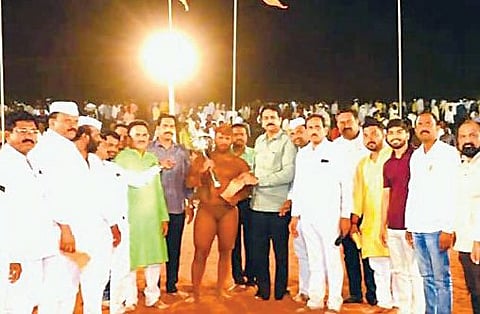 पळसदेव आखाड्यात पृथ्वीराज विजयी