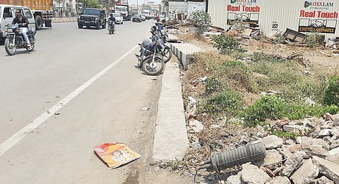 पुणे-नगर महामार्गावरील पावसाळी नाल्यांचे काम अर्धवट