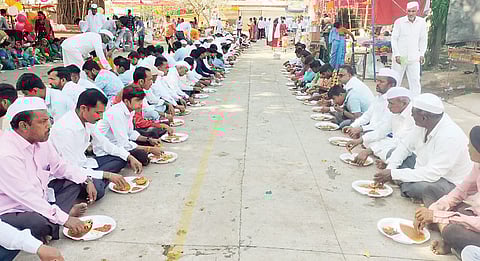 थोरांदळ्यात भाविकांनी घेतला पुरी-गुळवणीचा आस्वाद