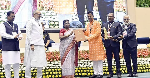 ठिकेकरवाडीला एक कोटीचे बक्षीस; ‘राष्ट्रीय पंचायत’ पुरस्काराचे दिल्लीत राष्ट्रपतींच्या हस्ते वितरण