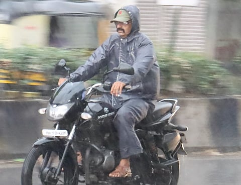 पुणेकरांच्या डिकीत वर्षभर रेनकोट; अविरत पाऊस
