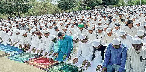 नगरमध्ये रमजान ईद उत्साहात साजरी !