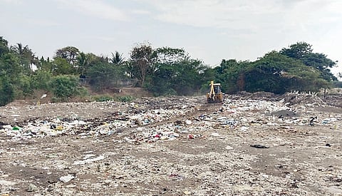 कचर्यामुळे पुष्पावती नदीकिनारी अस्वच्छता; निघोज ग्रामपंचायतीचा कारवाईचा इशारा