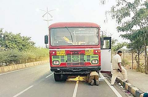 बारामतीत बसने घेतला अचानक पेट
