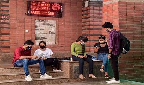 विद्यार्थ्यांना परीक्षेतील उत्तरे स्थानिक भाषांत लिहिण्याची परवानगी द्या – युजीसीचे विद्यापीठांना पत्र