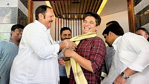 खा. उदयनराजेंनी केले सत्यजित तांबेंचे हटके स्वागत