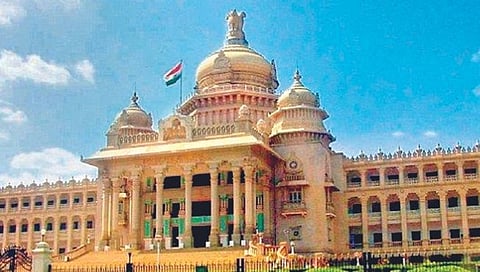 कर्नाटकात बंडखोरीचे वारे; काँग्रेसचे नेते नाराज; भाजपमध्येही अनेक आमदारांना उमेदवारीस विरोध