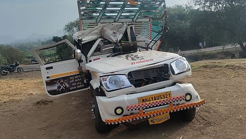 नाशिक : वणी-बोरगाव-सापुतारा मार्गावर पिकअप झाडावर आदळली; तीनजण ठार