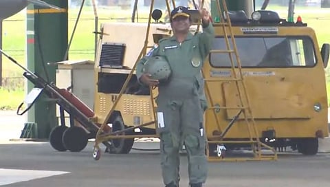 राष्ट्रपती द्रौपदी मुर्मूंचे सुखोईतून उड्डाण, प्रतिभा पाटील यांच्यानंतर अशी कामगिरी करणाऱ्या जगातील दुसऱ्या महिला राष्ट्रपती