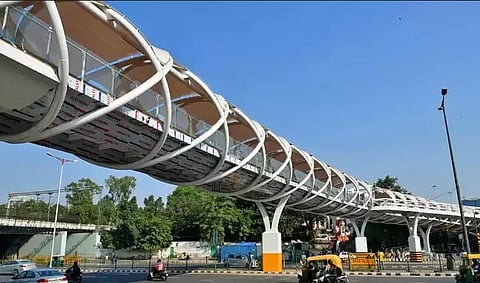 वाघोलीत रस्ता ओलांडणे धोक्याचे; नगर महामार्गावरील समस्या