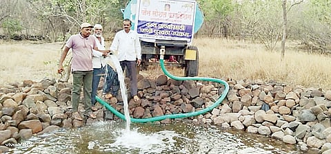 वाळकी : वन्यजीवांची तहान भागविण्यासाठी सरसावले सोशल फेडरेशन