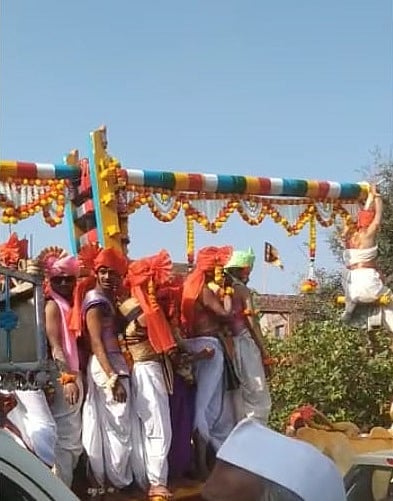 मोठा अनर्थ टळला! जुन्नरच्या पारुंडेतील यात्रेत गाडीबगाडाचे’ शेले ‘तुटल्याने शेलेकरी जखमी