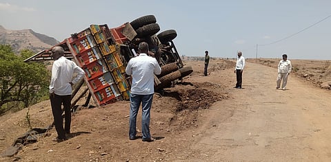 अहमदनगर: राजूर – मवेशी फाटा रस्त्यावर साईड पट्टीचं काम निकृष्ट