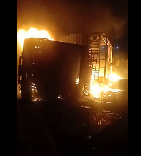 पुणे-नाशिक महामार्गावर दोन मालवाहतूक वाहनांचा भीषण अपघात ; डिझेल टाकी फुटल्याने ट्रक भस्मसात