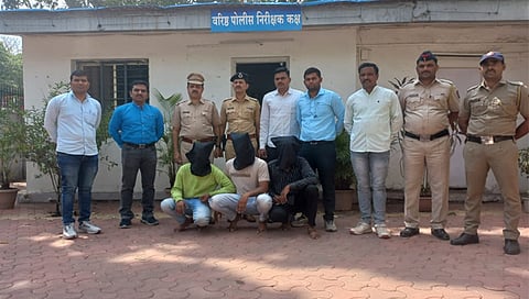 सिडको : अंबड पोलिस ठाणे येथे अटक केलेले आरोपी. समवेत पोलिस निरीक्षक सूरज बिजली, श्रीकांत निंबाळकर व पोलिस अधिकारी.