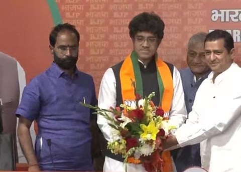 देशाचे पहिले गव्हर्नर-जनरल सी. राजगोपालचारी यांचे पणतू आणि काँग्रेसचे माजी नेते सीआर केसवन यांनी आज ( दि. ८) भाजपमध्ये प्रवेश केला.