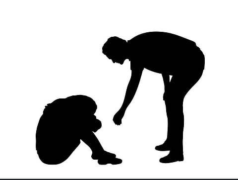 अनाथ मुलीच्या मदतीला धावला वृत्तपत्रविक्रेता