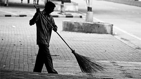 सफाई कामगारांवर बेकारीची कुर्हाड कोसळणार: खर्च वाढला तरी, यांत्रिक पद्धतीने रस्ते सफाई