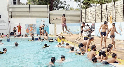 पिंपरी : जलतरण तलावांवर पोहण्यासाठी गर्दी