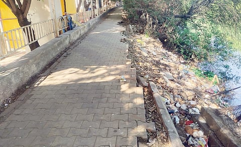 वडगाव बुद्रुक येथील जॉगिंग ट्रॅकची दुरवस्था; पालिका प्रशासनाचे दुर्लक्ष