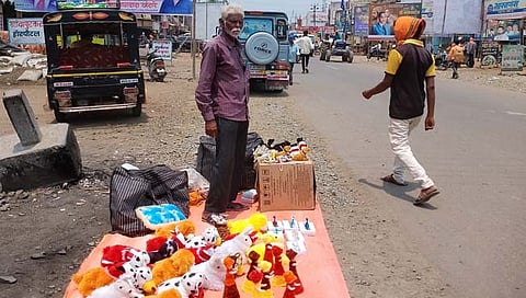 हिंगोली : एकीकडे आग ओकणारा सूर्य..,दुसरीकडे पोटात लागलेली भूकेची आग…