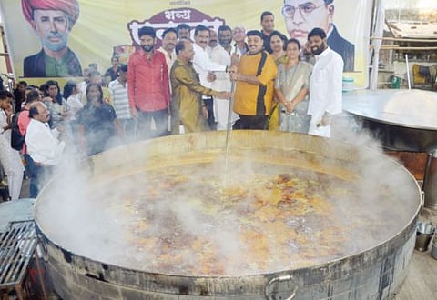 पाच हजार किलो मिसळ अन् ‘एकतेचा स्वाद’ ; क्रांतिसूर्य महात्मा फुले जयंतीदिनी अनोखा उपक्रम
