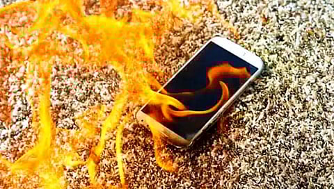 Mobile Blast : मोबाईलवर व्हिडिओ चालू असताना स्फोट; आठ वर्षांच्या मुलीचा मृत्यू