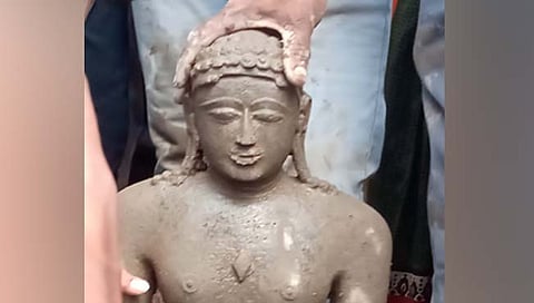अकोला: माना येथे खोदकामात सापडल्या जैन मुनींच्या मूर्ती