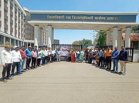 नगर : तहसीलदार, नायब तहसीलदार संपावर